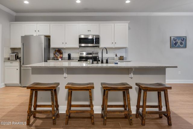 123 Sparrowhawk Street, Broussard, LA 70518