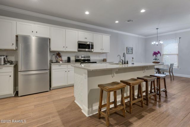 123 Sparrowhawk Street, Broussard, LA 70518