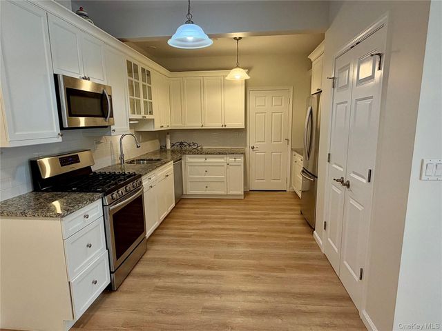 39 Waterview Drive, Ossining, NY 10562