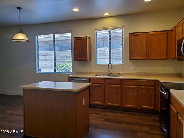 2430 E DARREL Road, Phoenix, AZ 85042