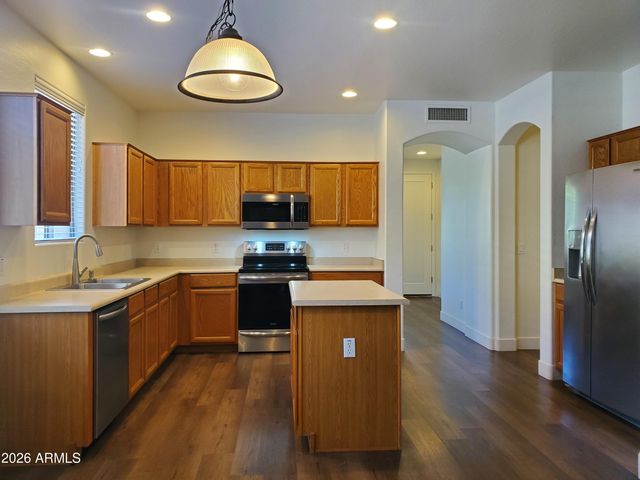 2430 E DARREL Road, Phoenix, AZ 85042