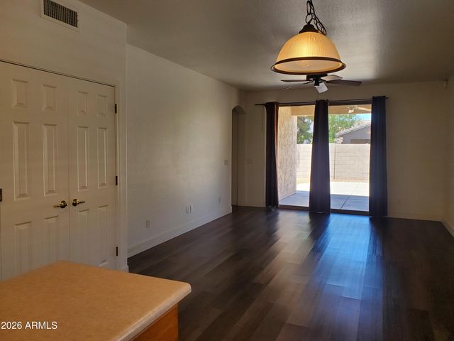 2430 E DARREL Road, Phoenix, AZ 85042