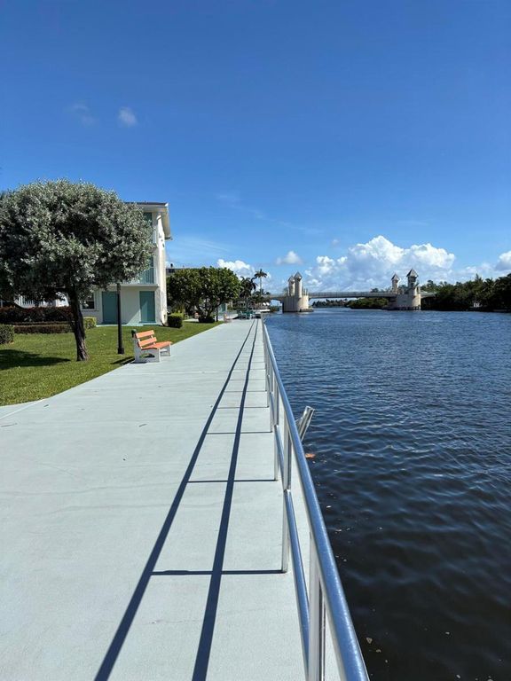 210 Horizons E 107, Boynton Beach, FL 33435