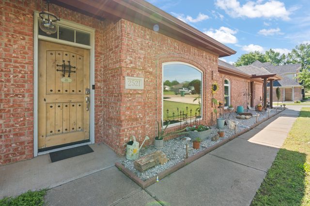 2521 Trail Tree Court, Burleson, TX 76028