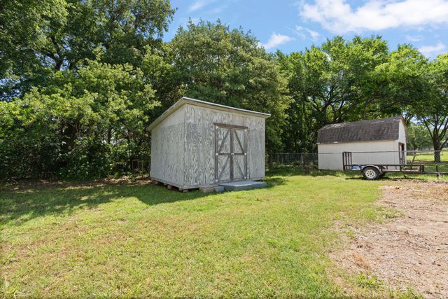 2521 Trail Tree Court, Burleson, TX 76028