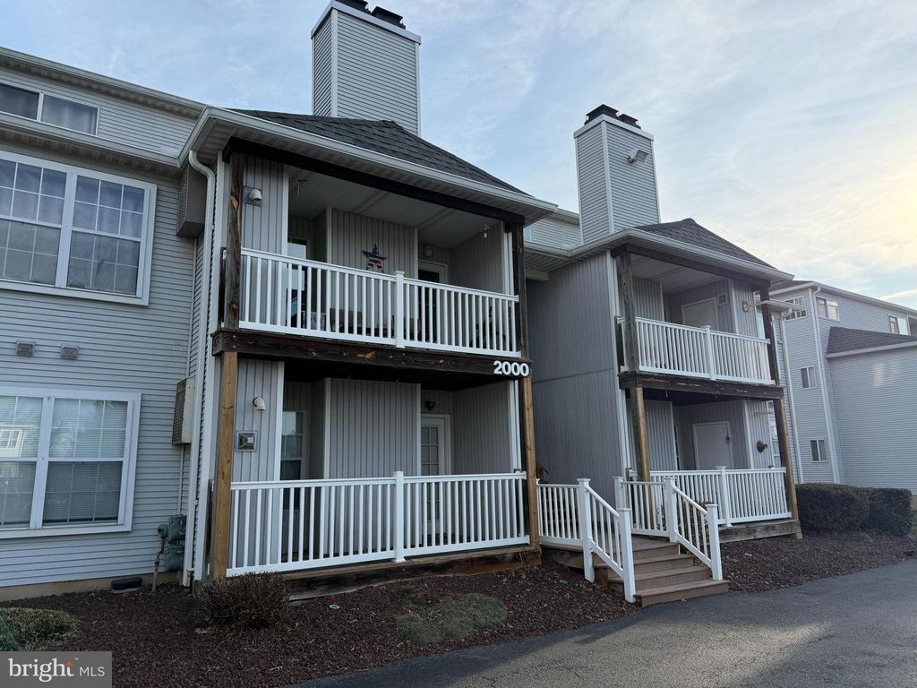 2009 WATERS EDGE DR, Newark, DE 19702