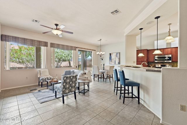 1894 W Amblemorn Drive, Green Valley, AZ 85622