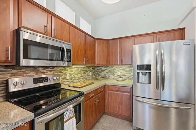1894 W Amblemorn Drive, Green Valley, AZ 85622