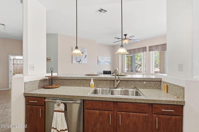 1894 W Amblemorn Drive, Green Valley, AZ 85622
