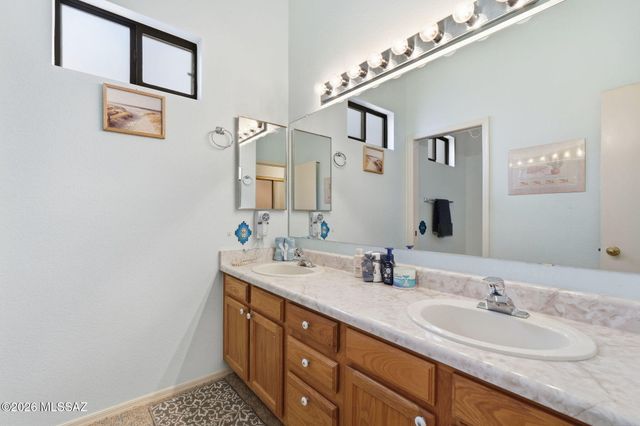 1894 W Amblemorn Drive, Green Valley, AZ 85622