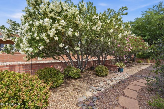 1894 W Amblemorn Drive, Green Valley, AZ 85622