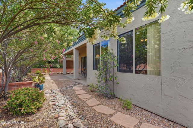 1894 W Amblemorn Drive, Green Valley, AZ 85622