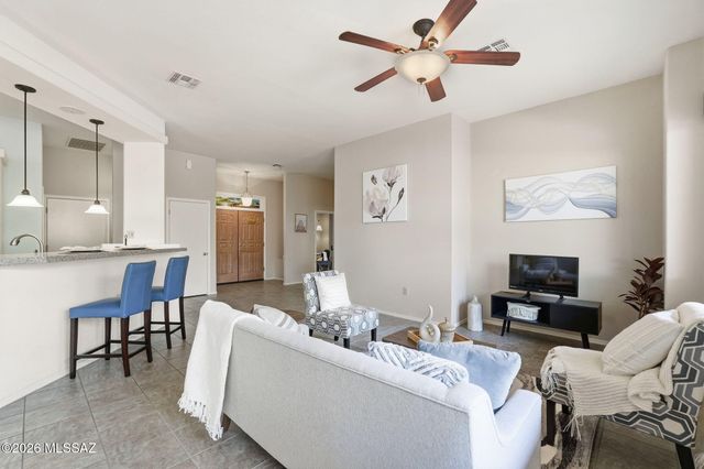 1894 W Amblemorn Drive, Green Valley, AZ 85622