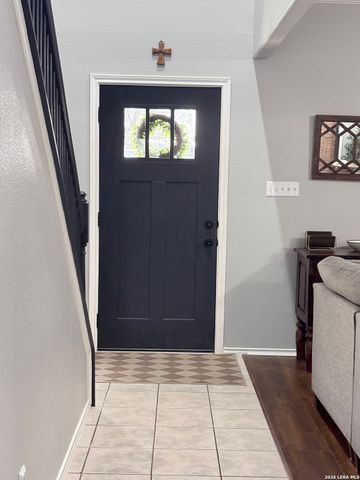 611 Midnight Dr, San Antonio, TX 78260