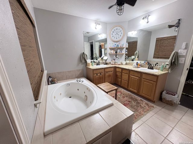 611 Midnight Dr, San Antonio, TX 78260