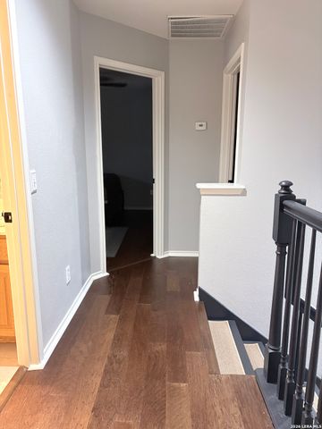 611 Midnight Dr, San Antonio, TX 78260