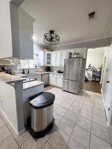 611 Midnight Dr, San Antonio, TX 78260