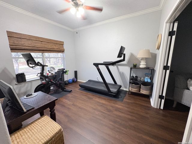 611 Midnight Dr, San Antonio, TX 78260