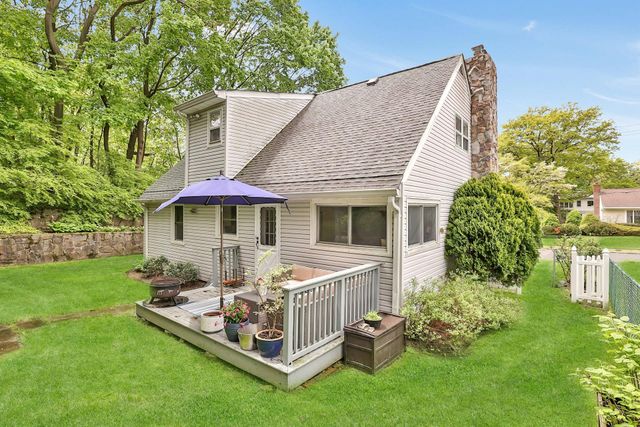 18 Manning Circle, Pelham, NY 10803
