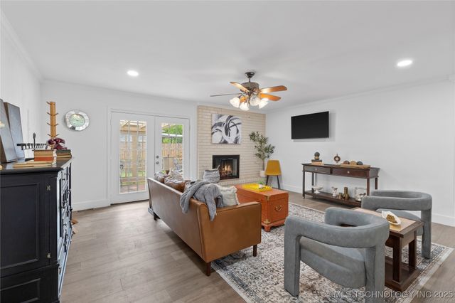 502 E D Street, Jenks, OK 74037