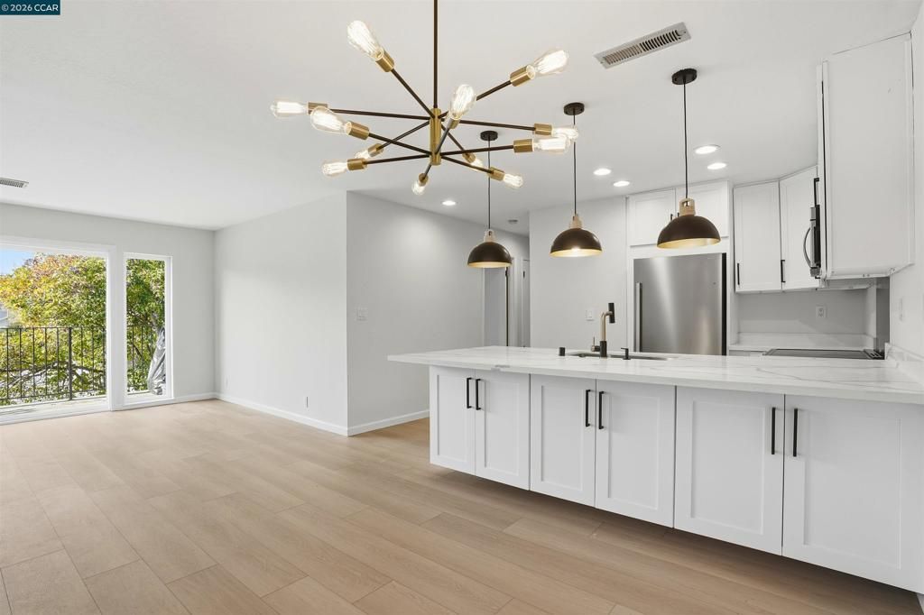 Image 1 of property listing at 1077 Wesley Ct 7, Walnut Creek, CA 94597