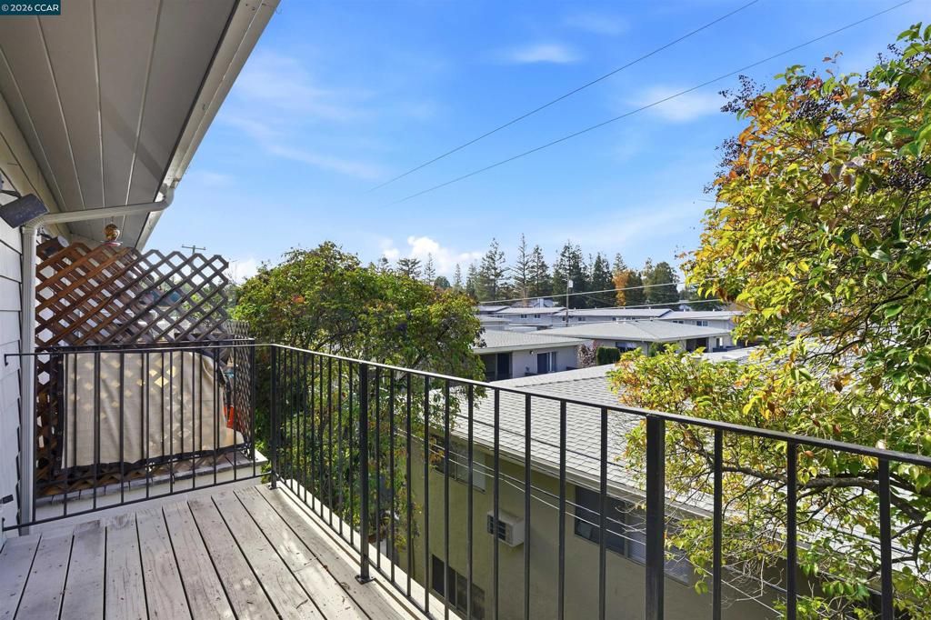 Image 16 of property listing at 1077 Wesley Ct 7, Walnut Creek, CA 94597