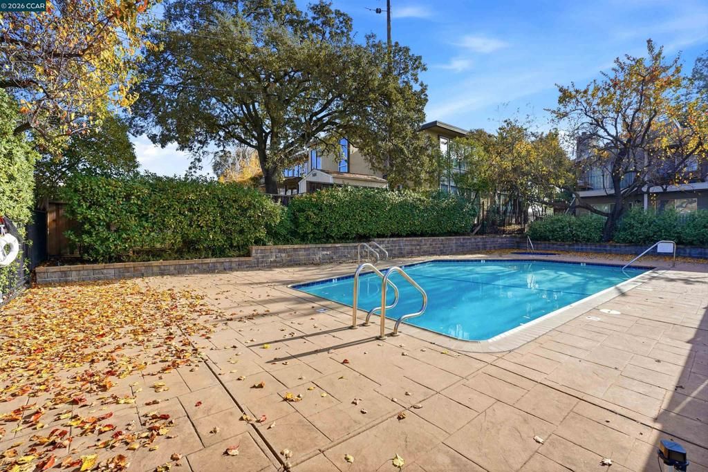 Image 18 of property listing at 1077 Wesley Ct 7, Walnut Creek, CA 94597