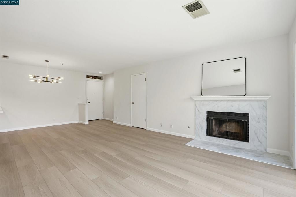 Image 3 of property listing at 1077 Wesley Ct 7, Walnut Creek, CA 94597