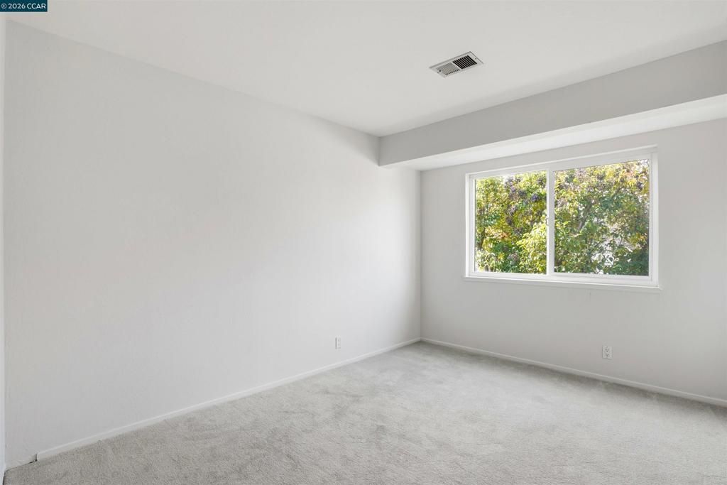 Image 7 of property listing at 1077 Wesley Ct 7, Walnut Creek, CA 94597