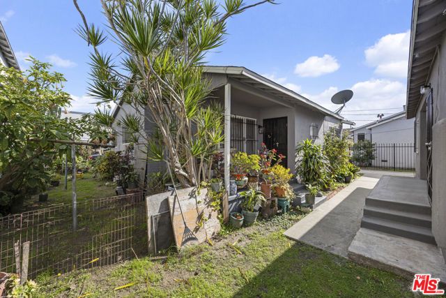 11008 Willowbrook Avenue, Los Angeles, CA 90059