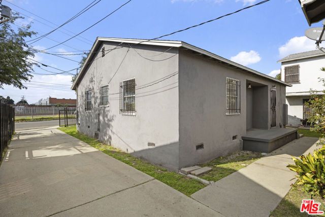 11008 Willowbrook Avenue, Los Angeles, CA 90059