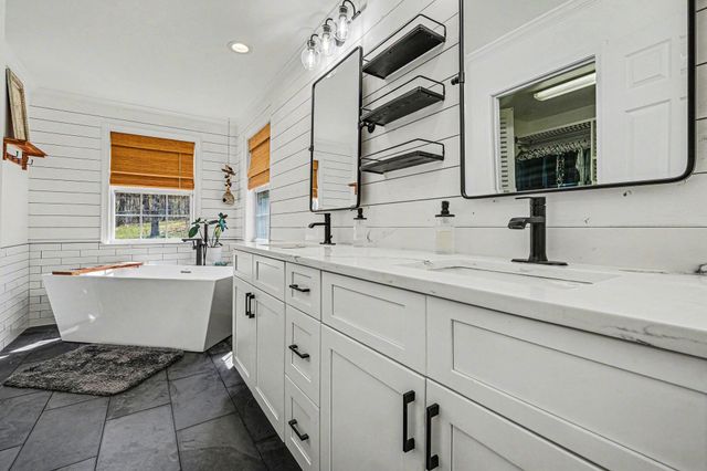 7552 Nolensville Rd, Nolensville, TN 37135