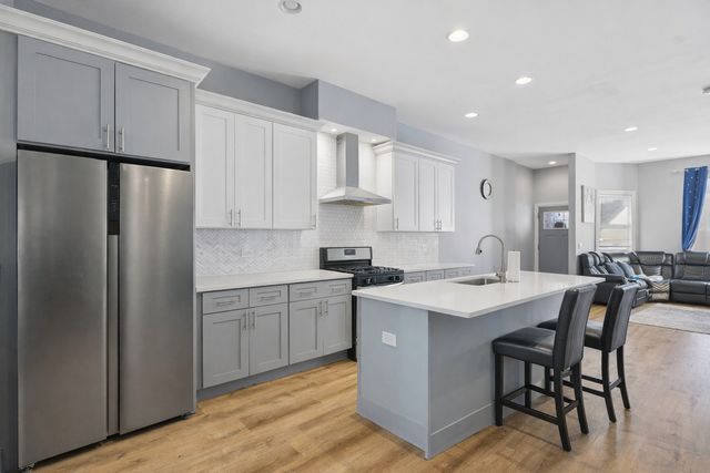 4411 S Calumet Avenue, Chicago, IL 60653