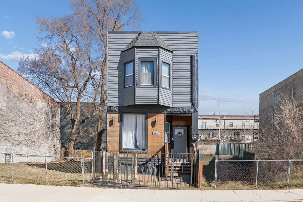 4411 S Calumet Avenue, Chicago, IL 60653