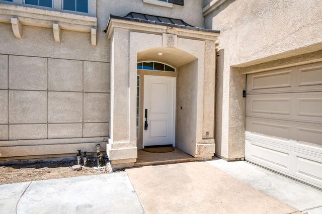 5021 W Decatur Avenue, Fresno, CA 93722