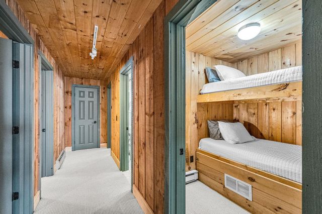 44 Howes Loop, Wilmington, VT 05363