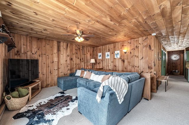 44 Howes Loop, Wilmington, VT 05363