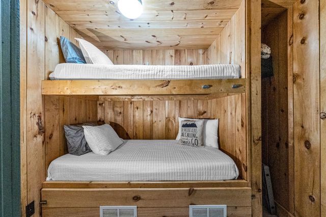 44 Howes Loop, Wilmington, VT 05363