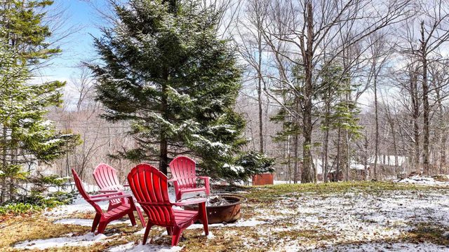 44 Howes Loop, Wilmington, VT 05363