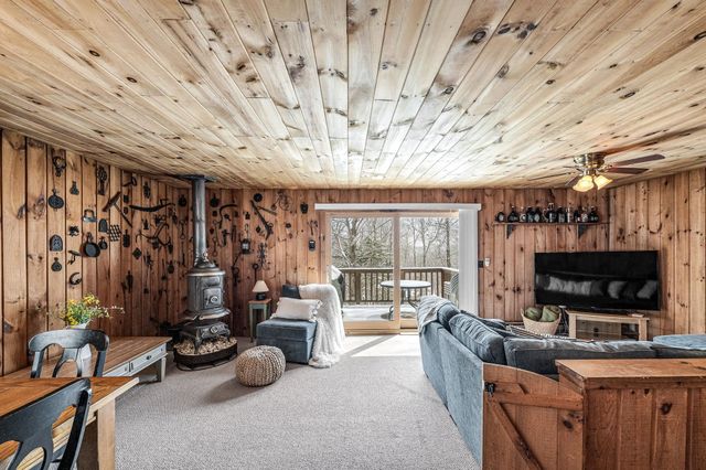 44 Howes Loop, Wilmington, VT 05363