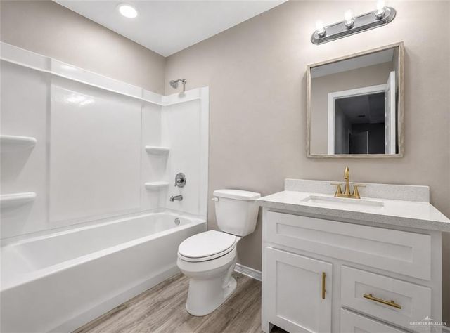 2432 Via Roma Lane, Weslaco, TX 78596