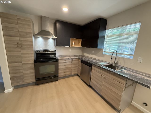13414 Nw SHERRY St, Portland, OR 97229