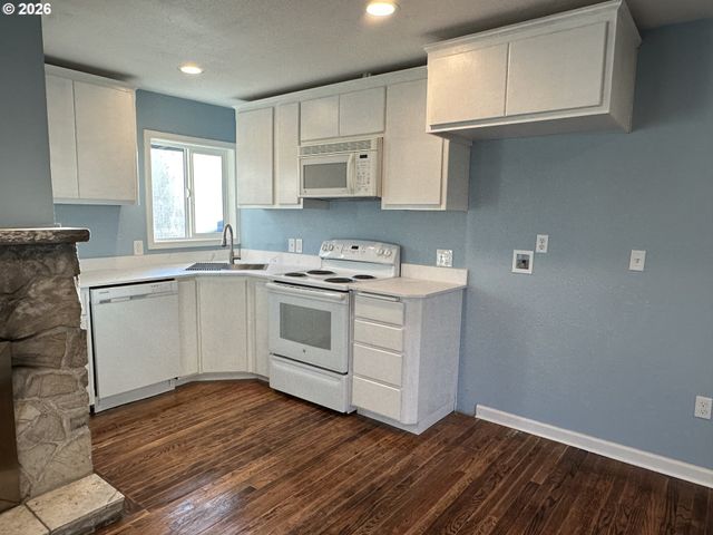 13414 Nw SHERRY St, Portland, OR 97229