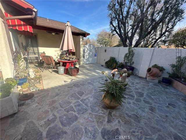 23509 Via Chantilly, Valencia, CA 91355