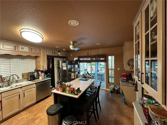 23509 Via Chantilly, Valencia, CA 91355