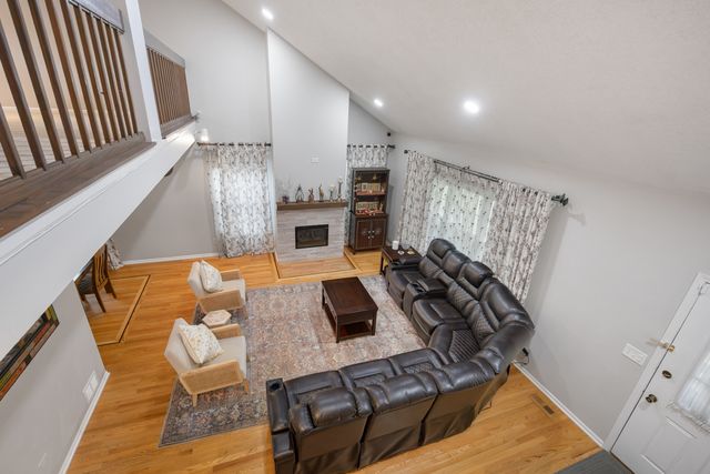 1347 Rose Boulevard, Buffalo Grove, IL 60089