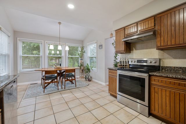 1347 Rose Boulevard, Buffalo Grove, IL 60089