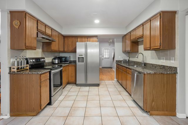 1347 Rose Boulevard, Buffalo Grove, IL 60089