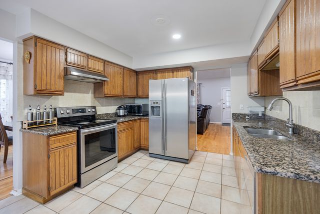 1347 Rose Boulevard, Buffalo Grove, IL 60089