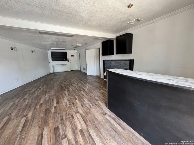 6617 S Flores, San Antonio, TX 78214